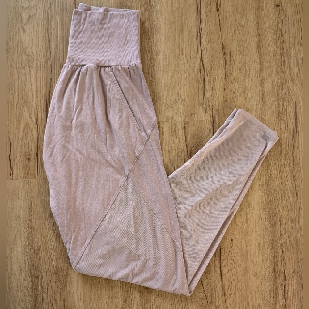 ALO Yoga Blush High-Waist Leggings